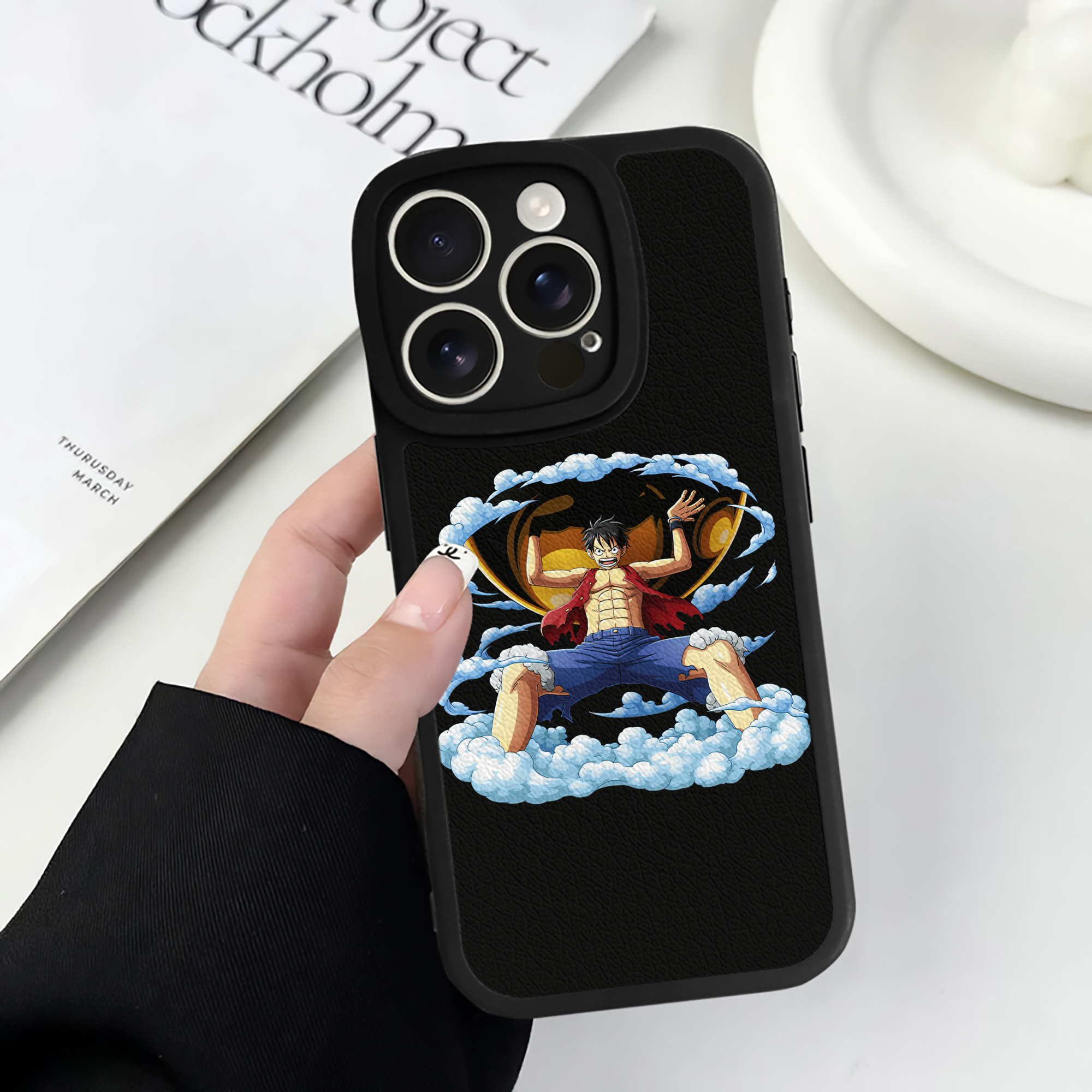 （画像用） ワンピース モンキー・D・ルフィ ONE PIECE Monkey D. Luffy 【iPhone 16シリーズ対応】シリコンスマホケース（レザー調） 材質：シリコン